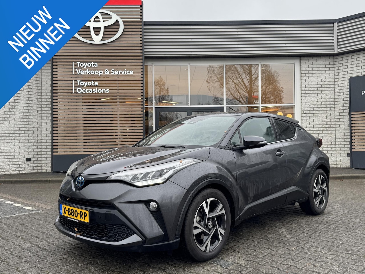 Toyota C-HR - 1.8 HYBRID STYLE STOEL/STUURVERW BLIND SPOT APPLE/ANDROID PARK-SENSOREN KEYLESS LED - AutoWereld.nl