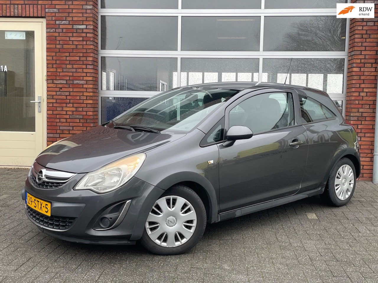 Opel Corsa - 1.2-16V Cosmo | Nieuwe APK | Automaat | Airco | 3 Deurs | Grijs | 2011 | Origineel Nederla - AutoWereld.nl