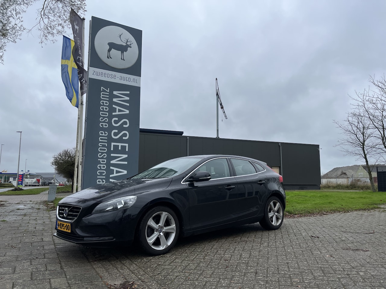 Volvo V40 - T3 150pk Momentum | Rijklaarprijs | Trekhaak | - AutoWereld.nl