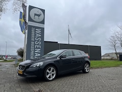 Volvo V40 - T3 150pk Momentum | Rijklaarprijs | Trekhaak |
