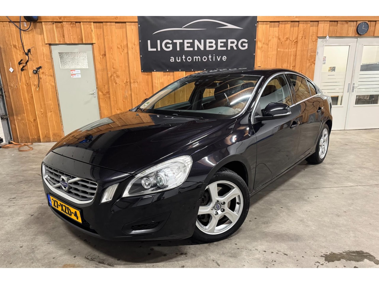 Volvo S60 - 2.0T Momentum VOL ONDERHOUDEN / NWE APK / STOELVERW / TREKHAAK - AutoWereld.nl
