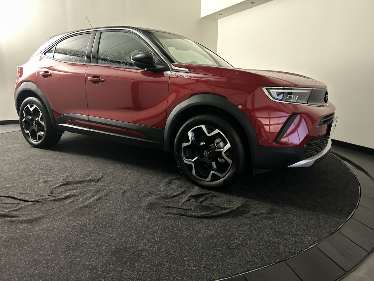 Opel Mokka Electric - Ultimate 50 kWh lage kilometerstand, Multimedia Navi Pro | Stoelmassage - AutoWereld.nl