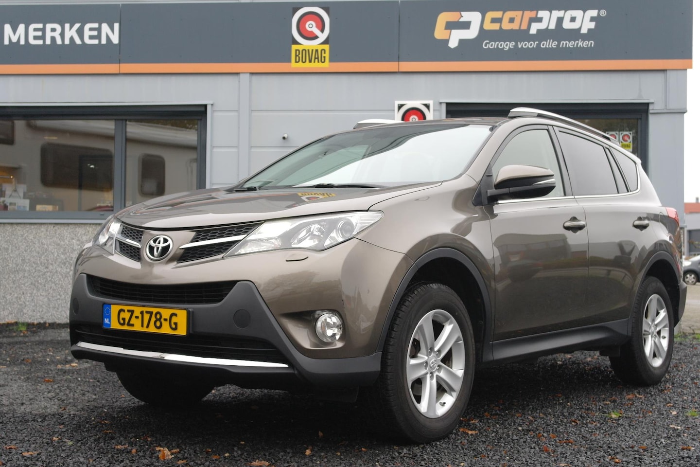 Toyota RAV4 - 2.0 Exec. Bns 4WD , Airco , Navigatie , Trekhaak , boekjes , Bovag Garantie - AutoWereld.nl