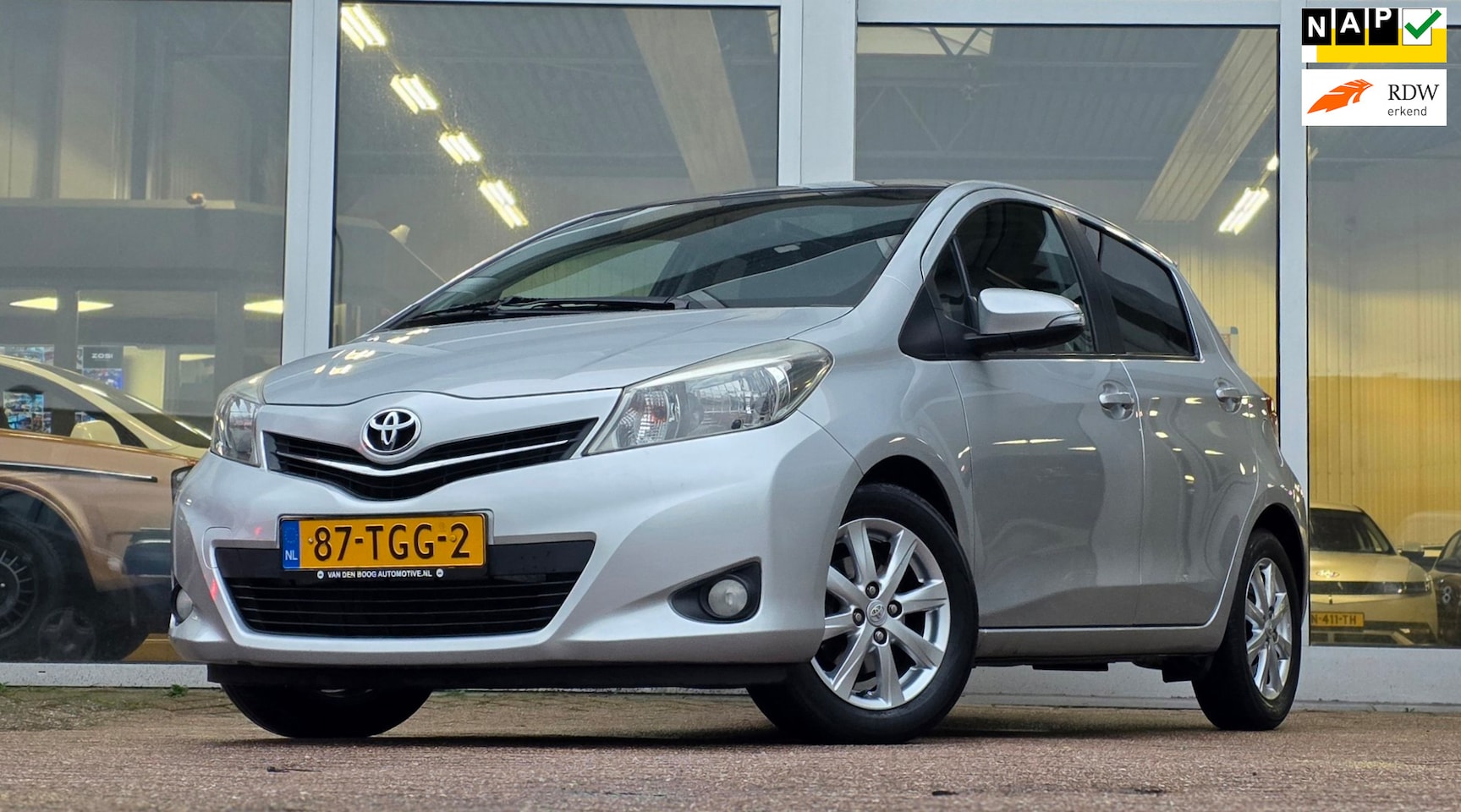 Toyota Yaris - 1.3 VVT-i Executive Automaat Panoramadak Camera Navi Mooi! - AutoWereld.nl