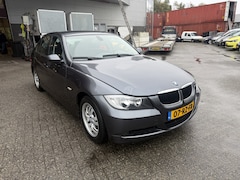 BMW 3-serie - 318i Dynamic Exec