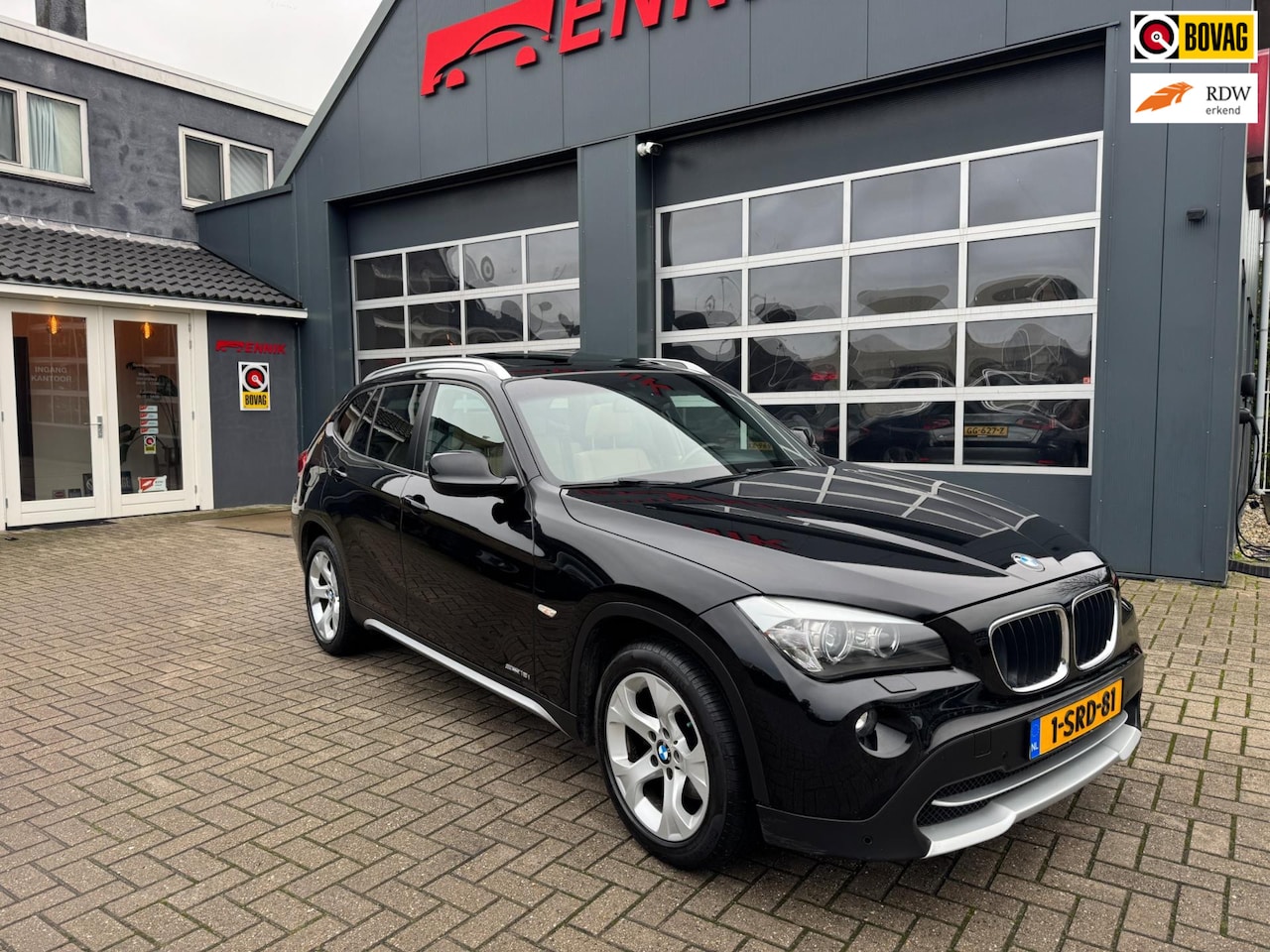 BMW X1 - SDrive18i Executive / Pano / Leder / Cruise / Trekhaak / Zeer nette Auto. - AutoWereld.nl