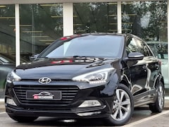 Hyundai i20 - 1.2 4 Cilinder Cruise/Camera/Bluetooth/Stoel en stuurverwarming