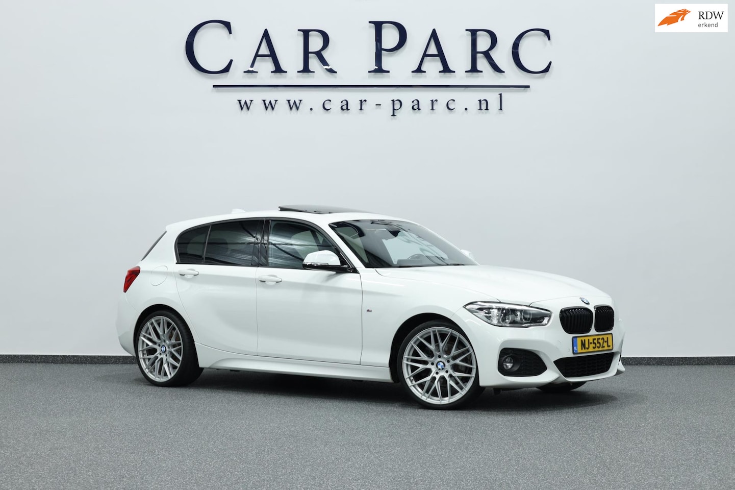 BMW 1-serie - 120i M-Sport LED/M-PAKKET/SCHUIFDAK/LEER+S.VERWARMING/LMV/PDC/CRUISE/ECC/12 MND GARANTIE! - AutoWereld.nl