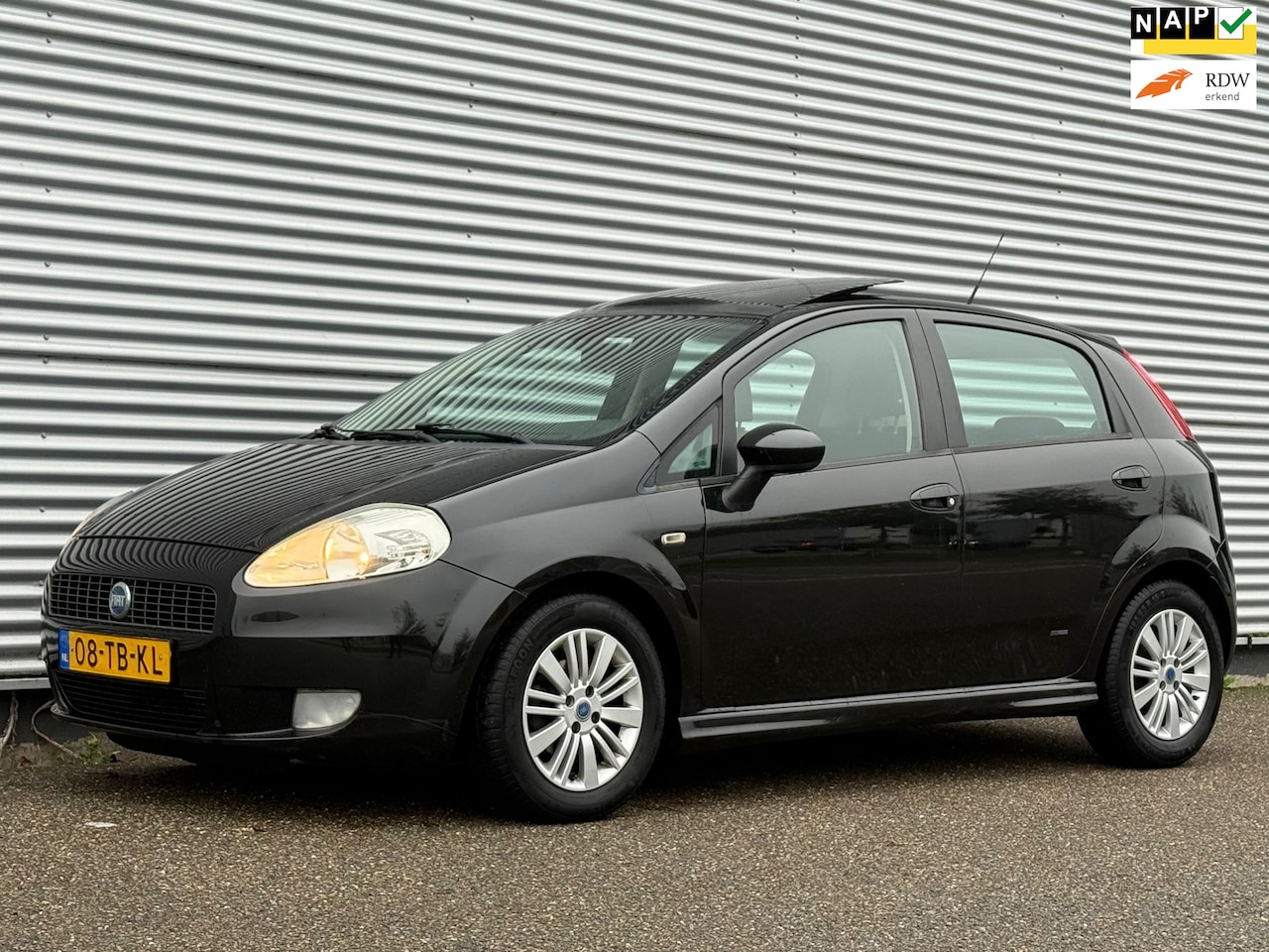 Fiat Grande Punto - 1.4-16V Airco, Nap, Pano, Goed onderhouden, 15Inch LM - AutoWereld.nl