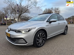 Volkswagen Golf - 1.5 eTSI Style / panorama / automaat / airco / cruise.control / elek.pakket / lmv / nap