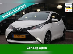 Toyota Aygo - 1.0 VVT-i x-play LED_NAVI_CRUIS_CAM_CARPLAY