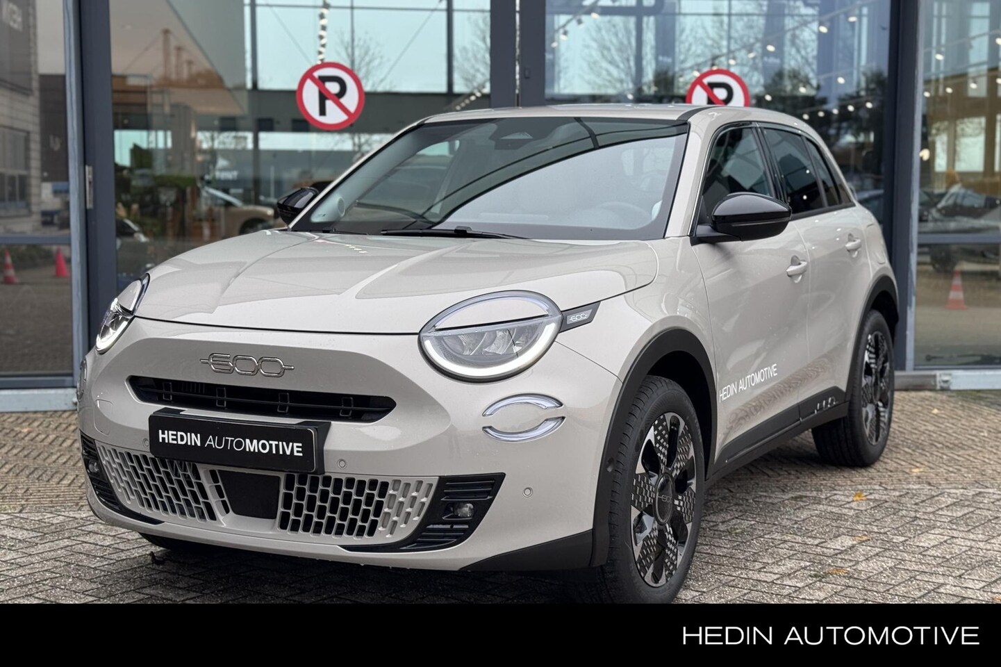 Fiat 600 - 1.2 Hybrid La Prima Airco | Lm velgen | Navigatie | Carplay | Leder | DEMO  * ALLEEN BESCH - AutoWereld.nl