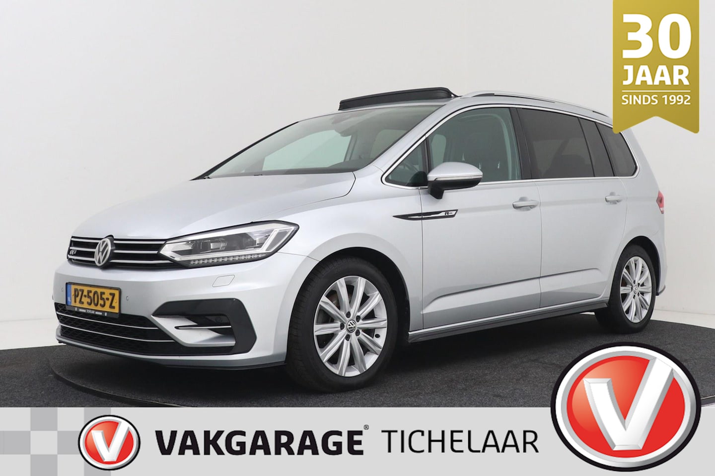 Volkswagen Touran - 1.8 TSI Highline Business R-Line 7p | Trekhaak | Panoramadak | 180 PK | Dealer Ond. | CarP - AutoWereld.nl