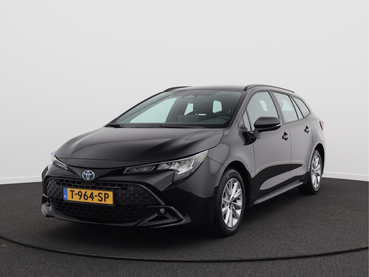 Toyota Corolla Touring Sports - Hybrid 140 Active/ lage km/ zeer mooi! - AutoWereld.nl