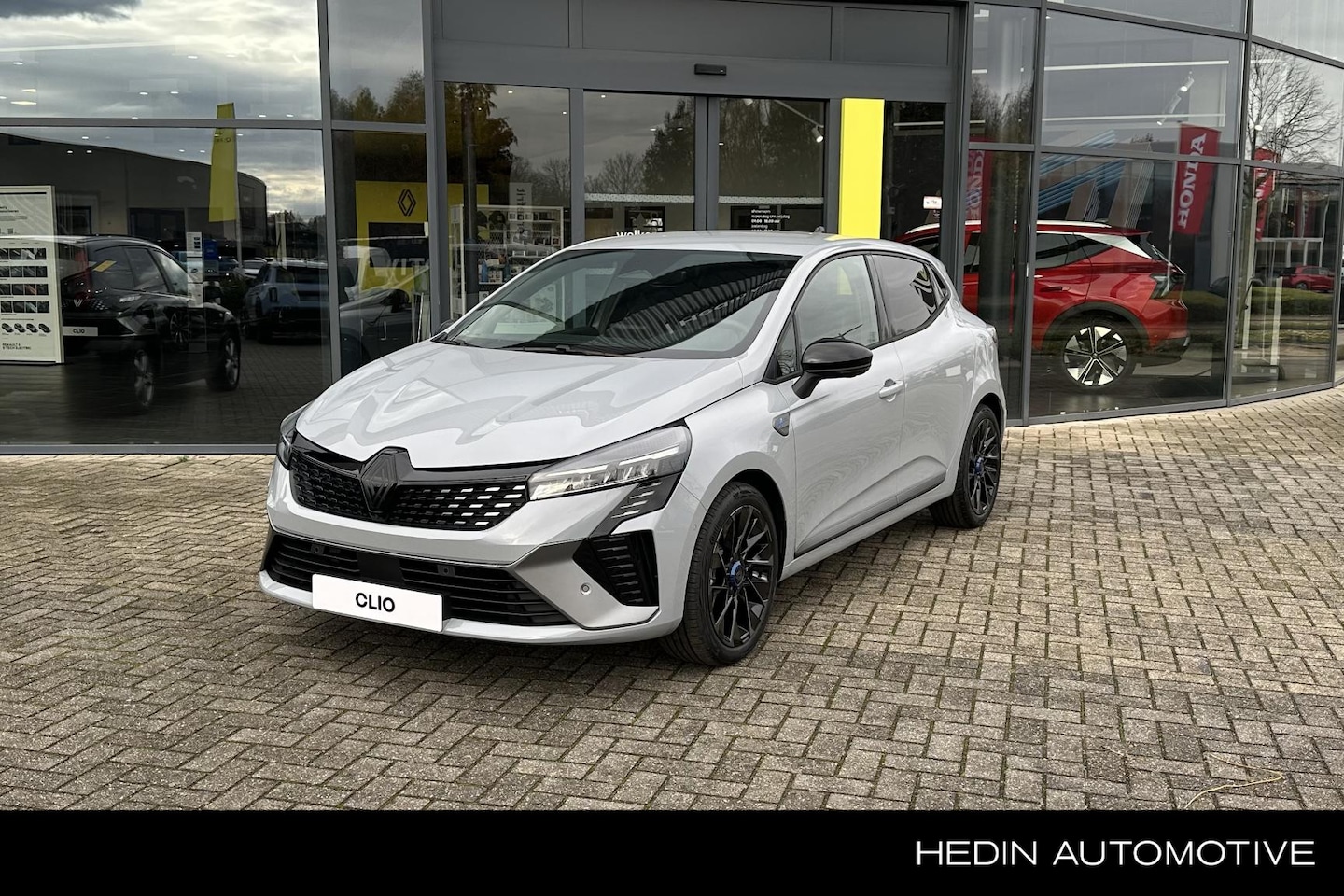 Renault Clio - 1.6 E-Tech Full Hybrid 145 esprit Alpine | 5 JAAR GARANTIE | 360 camera | Verwarmbare stoe - AutoWereld.nl