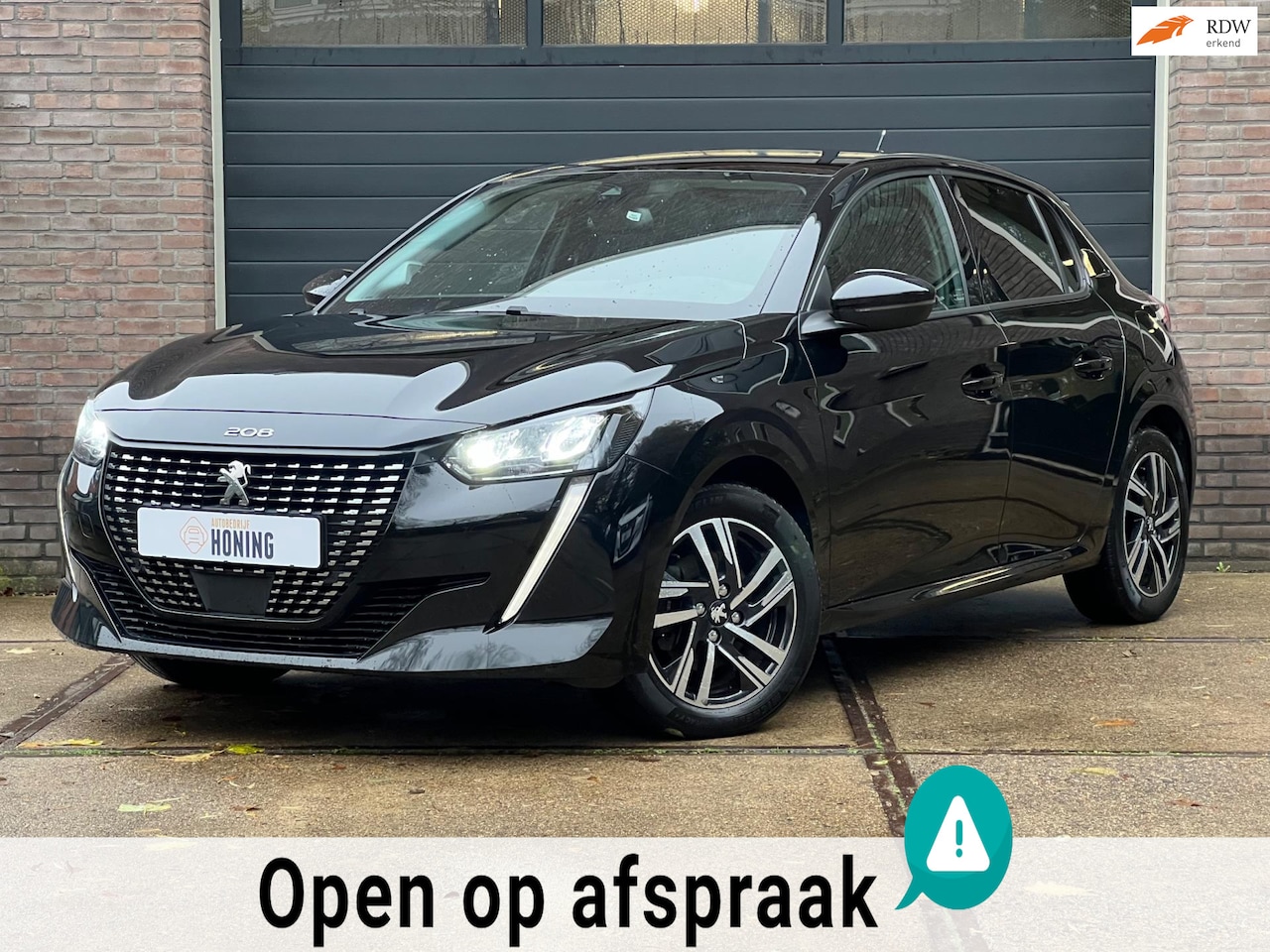 Peugeot 208 - Allure Pack 100pk | Panoramadak | ACC | 3D dashboard | Stoelverwarming - AutoWereld.nl