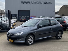 Peugeot 206 - 1.4 HDi Air-line 3, APK TOT 10-09-2026, AIRCO, ELEK-RAMEN, RADIO-CD-MP3-USB-AUX, AIRBAGS,