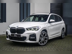 BMW X1 - sDrive18i M-Sport PANO / TREKHAAK / CAMERA