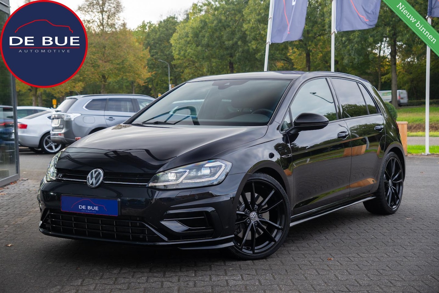 Volkswagen Golf - 7.5 2.0 TSI 4Motion R |311PK DSG 7|Alcantara|Stoelverwaming|ACC|Pretoria 19 inch|Liefhebbe - AutoWereld.nl