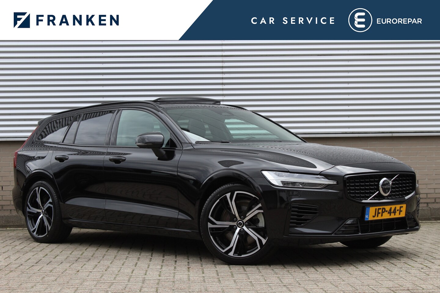 Volvo V60 - 2.0 T6 Plug-in hybrid AWD Plus Dark | Panoramadak | Trekhaak | H&K | BLIS | 360 Camera | W - AutoWereld.nl