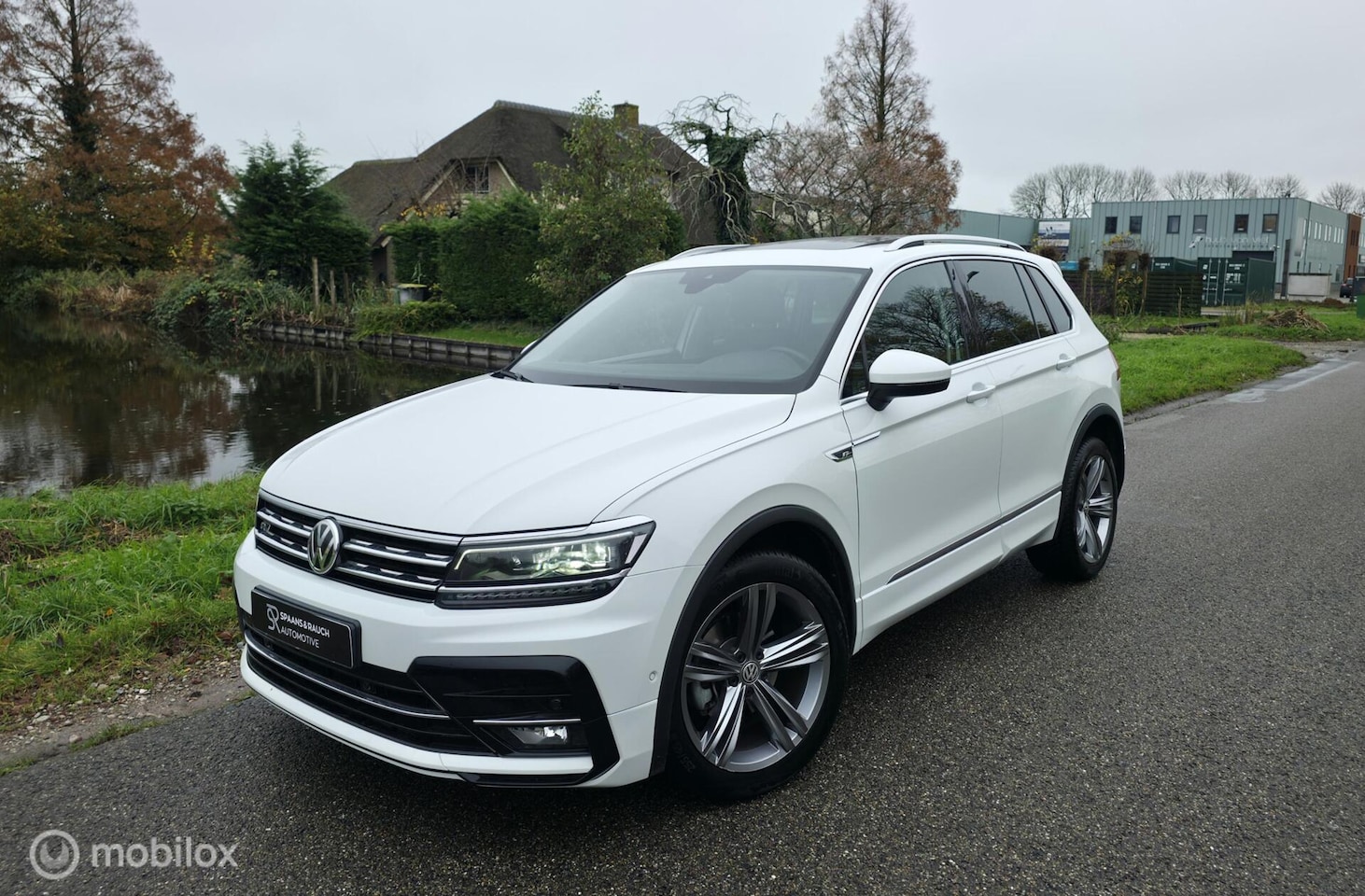 Volkswagen Tiguan - 1.5 TSI ACT / R-Line / Pano / Navi / Carpl - AutoWereld.nl