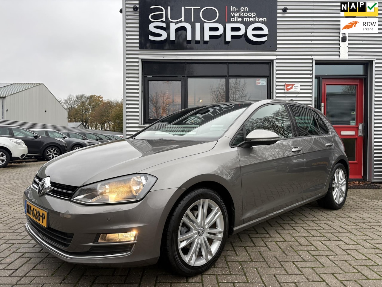 Volkswagen Golf - 1.2 TSI Business Edition Connected -LEDER/ALCANTARA-5DRS.-STOELVERWARMING-CAMERA-DAB+1STE - AutoWereld.nl