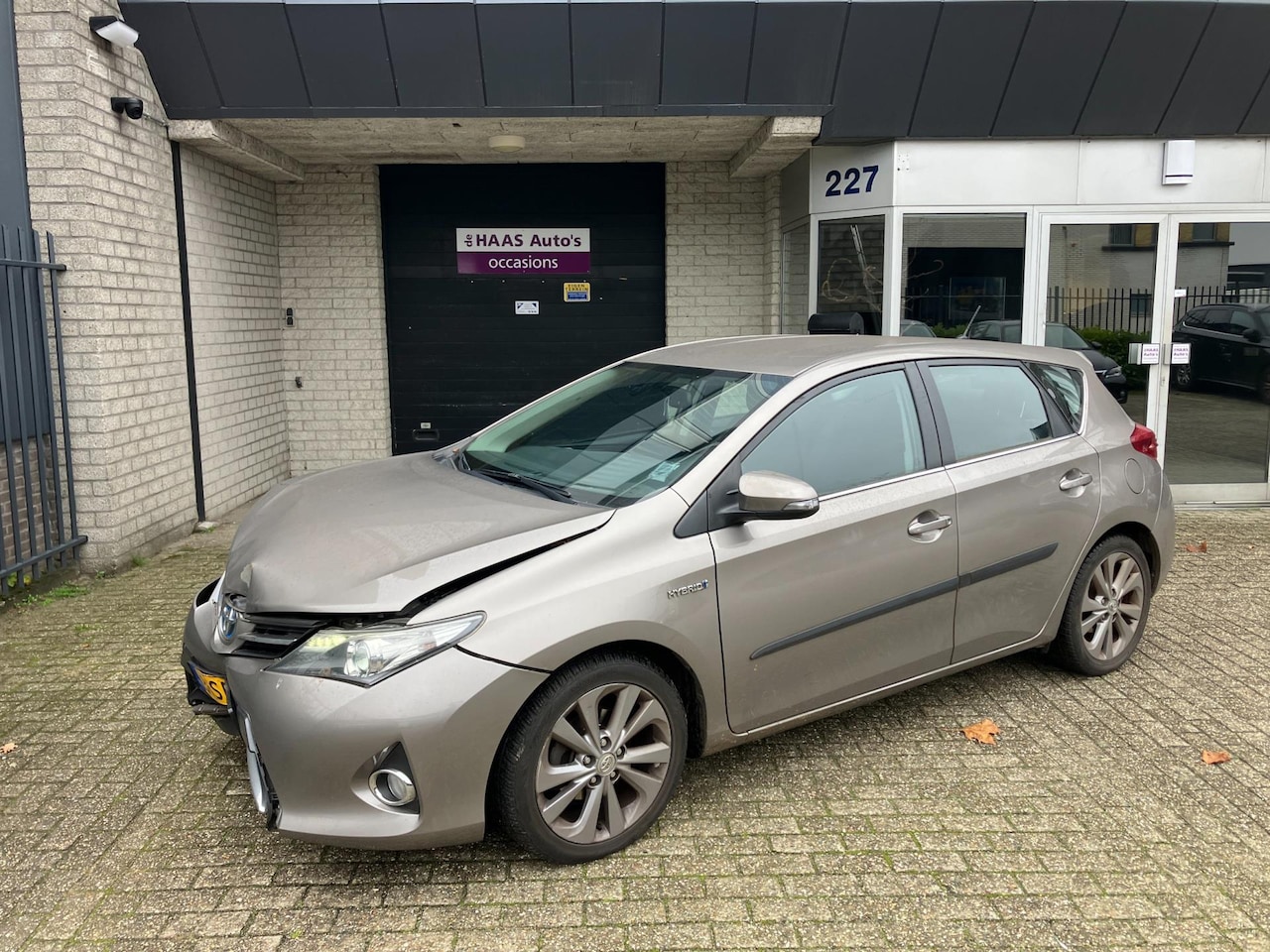 Toyota Auris - 1.8 Hybrid Dynamic / NIEUW MODELJAAR / NAVI / SCHADE / RIJDBAAR / ALU VELGEN - AutoWereld.nl
