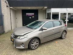 Toyota Auris - 1.8 Hybrid Dynamic / NIEUW MODELJAAR / NAVI / SCHADE / RIJDBAAR / ALU VELGEN