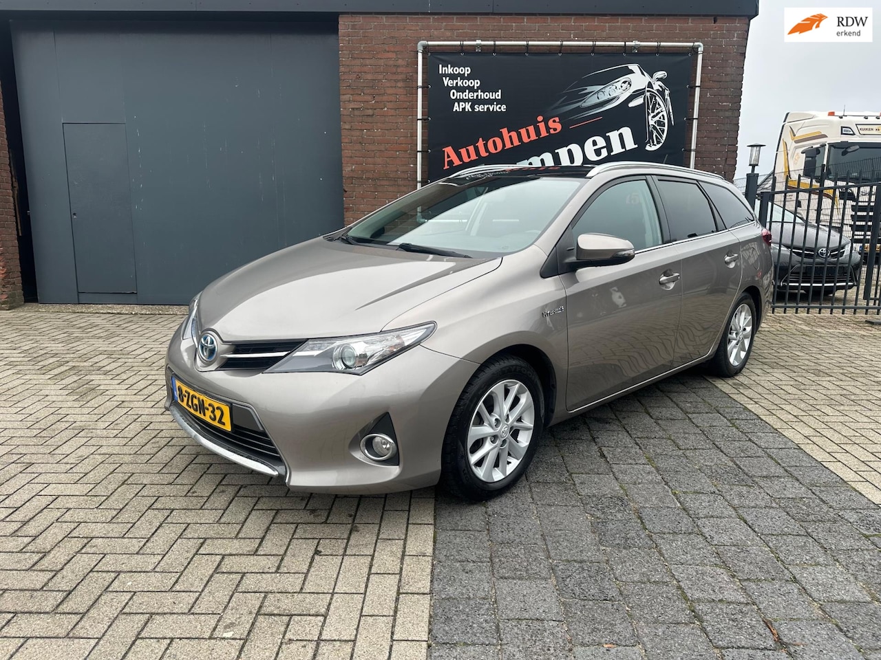 Toyota Auris Touring Sports - 1.8 Hybrid Pano-Dak Navi Trekhaak - AutoWereld.nl