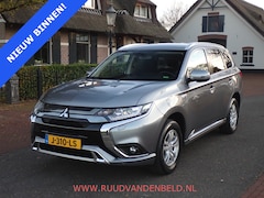 Mitsubishi Outlander - 2.4 PHEV Pure KEYLESS/TREKHAAK/CAMERA/CARPLAY