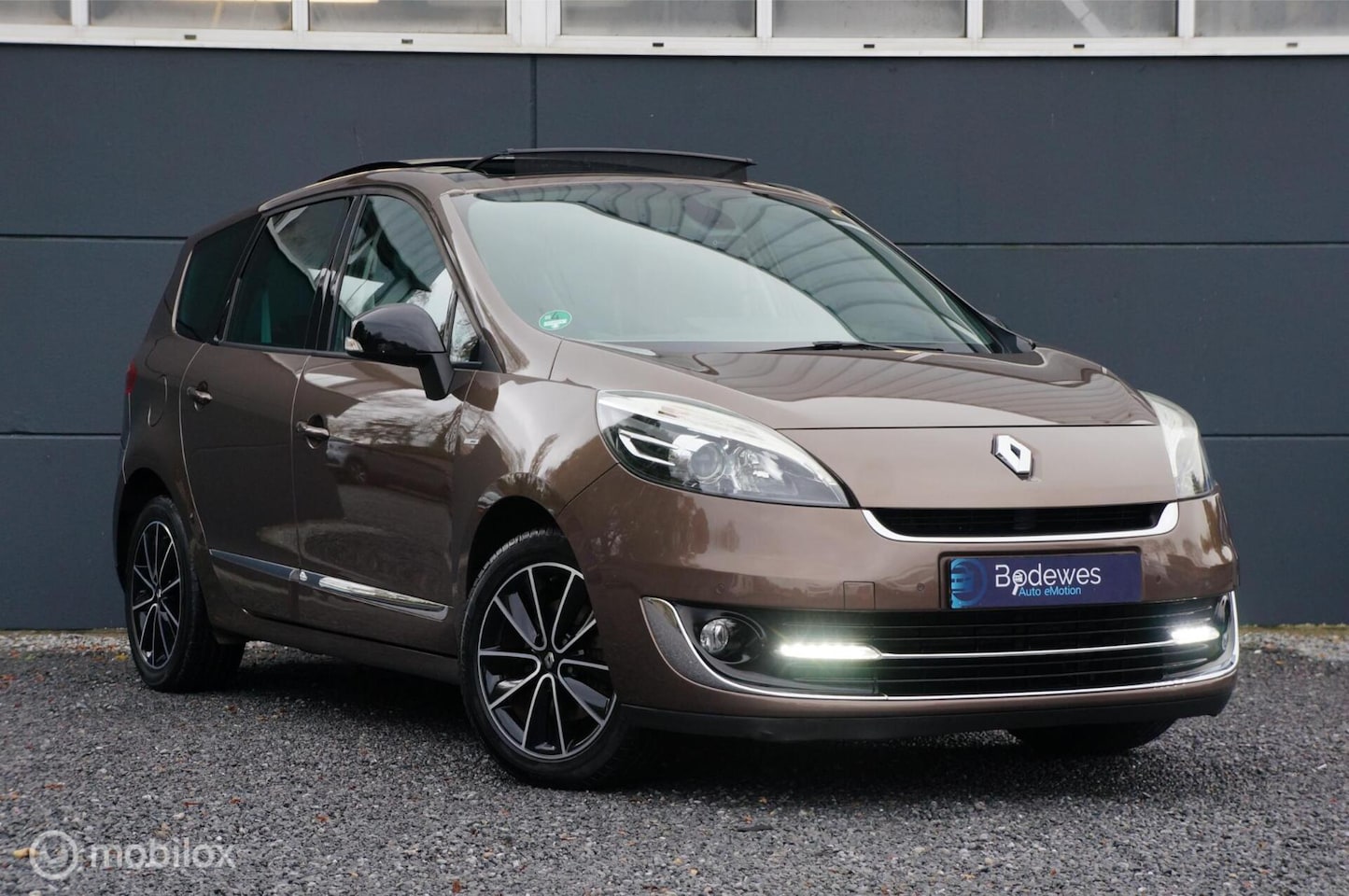 Renault Grand Scénic - 2.0 16v Bose Aut. Navi Schuif/Kantel ! - AutoWereld.nl