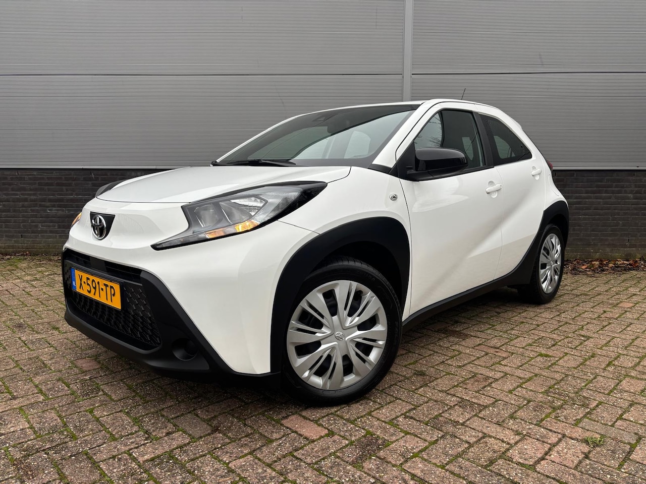 Toyota Aygo X - 1.0 VVT-i MT Play Apple Carplay / Android Auto - AutoWereld.nl