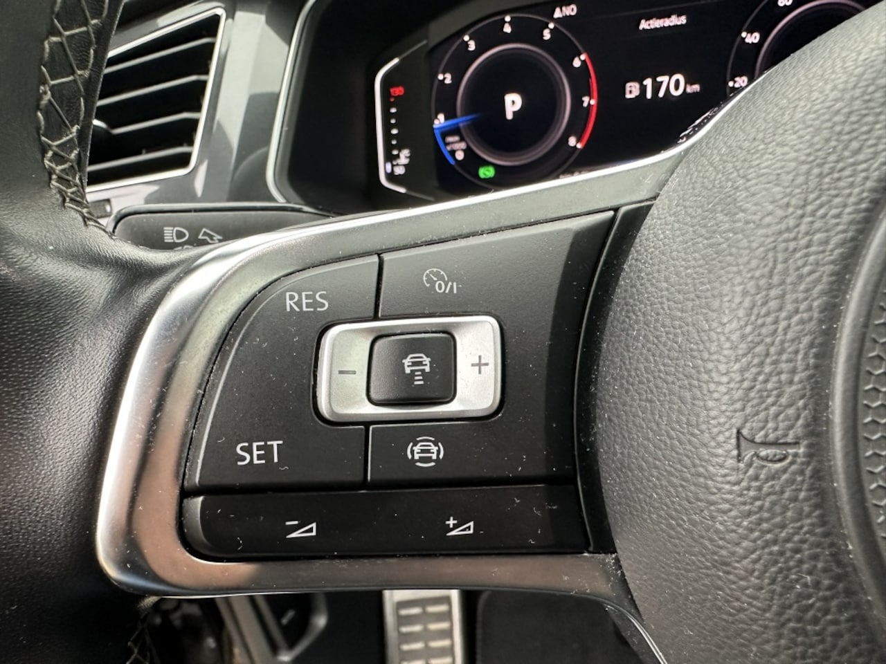 Volkswagen Tiguan - 1.5 TSI R-Line Panoramadak/Trekhaak