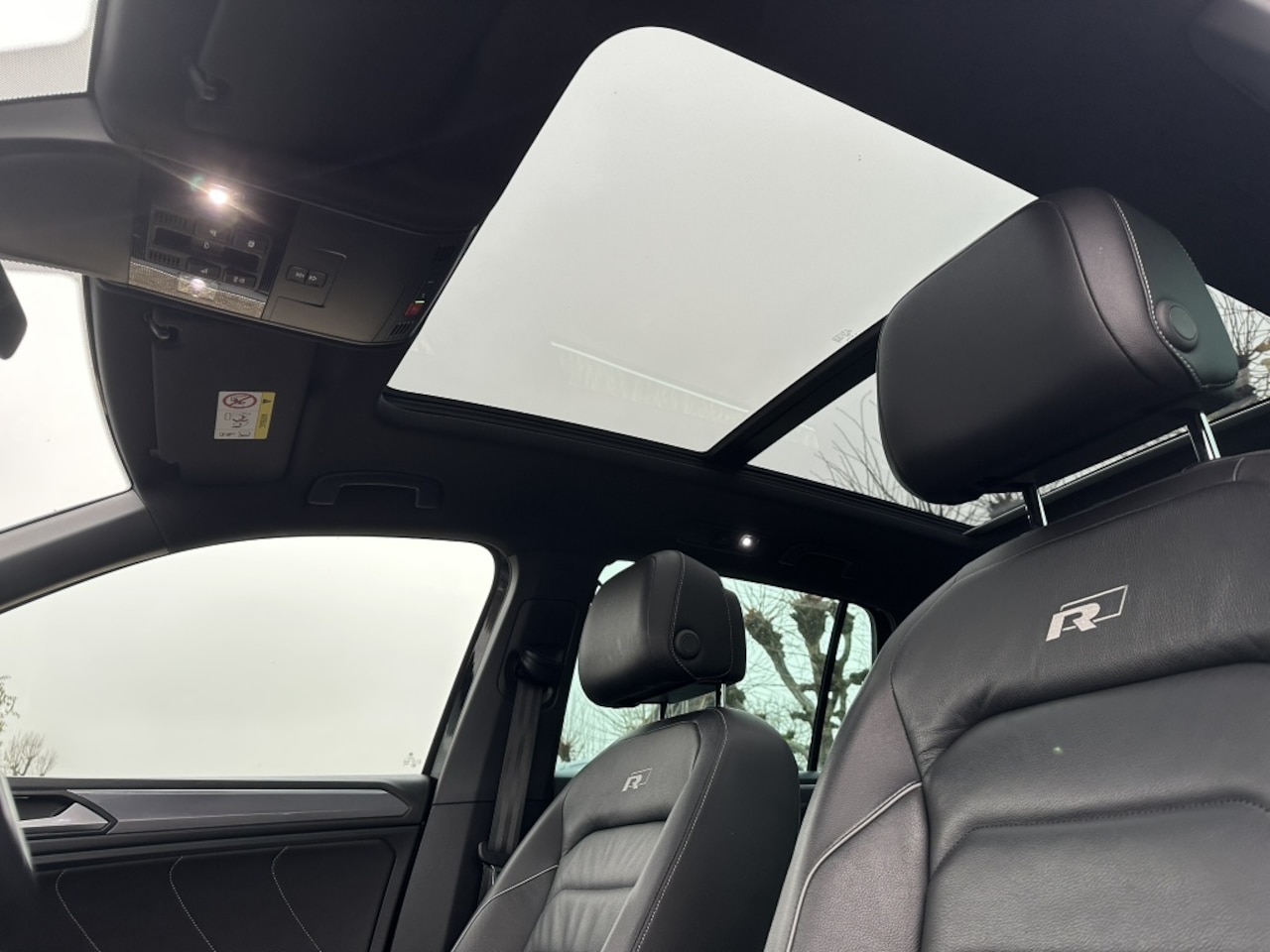 Volkswagen Tiguan - 1.5 TSI R-Line Panoramadak/Trekhaak