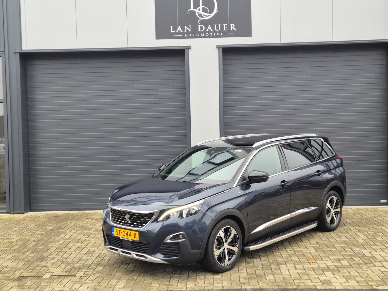 Peugeot 5008 - 1.6 e-THP GT-Line Pano / Navi / Dealer Onderhouden / Camera / - AutoWereld.nl