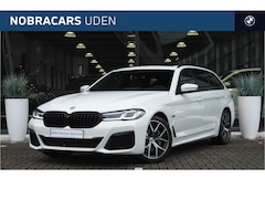BMW 5-serie Touring - 530e xDrive High Executive M Sport Automaat / Panoramadak / Laserlight / Achteruitrijcamer