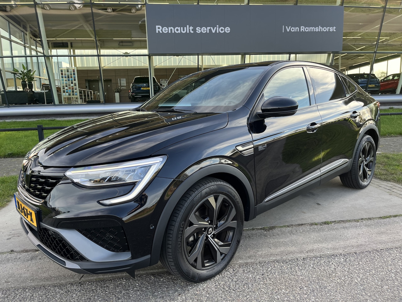 Renault Arkana - 1.6 E-Tech hybrid 145 PK E-Tech engineered / Stoelverw. + Stuurverw. / Apple Carplay - And - AutoWereld.nl