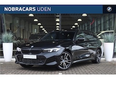 BMW 3-serie Touring - 320e M Sport Automaat / Panoramadak / Trekhaak / Sportstoelen / Stoelverwarming / Widescre