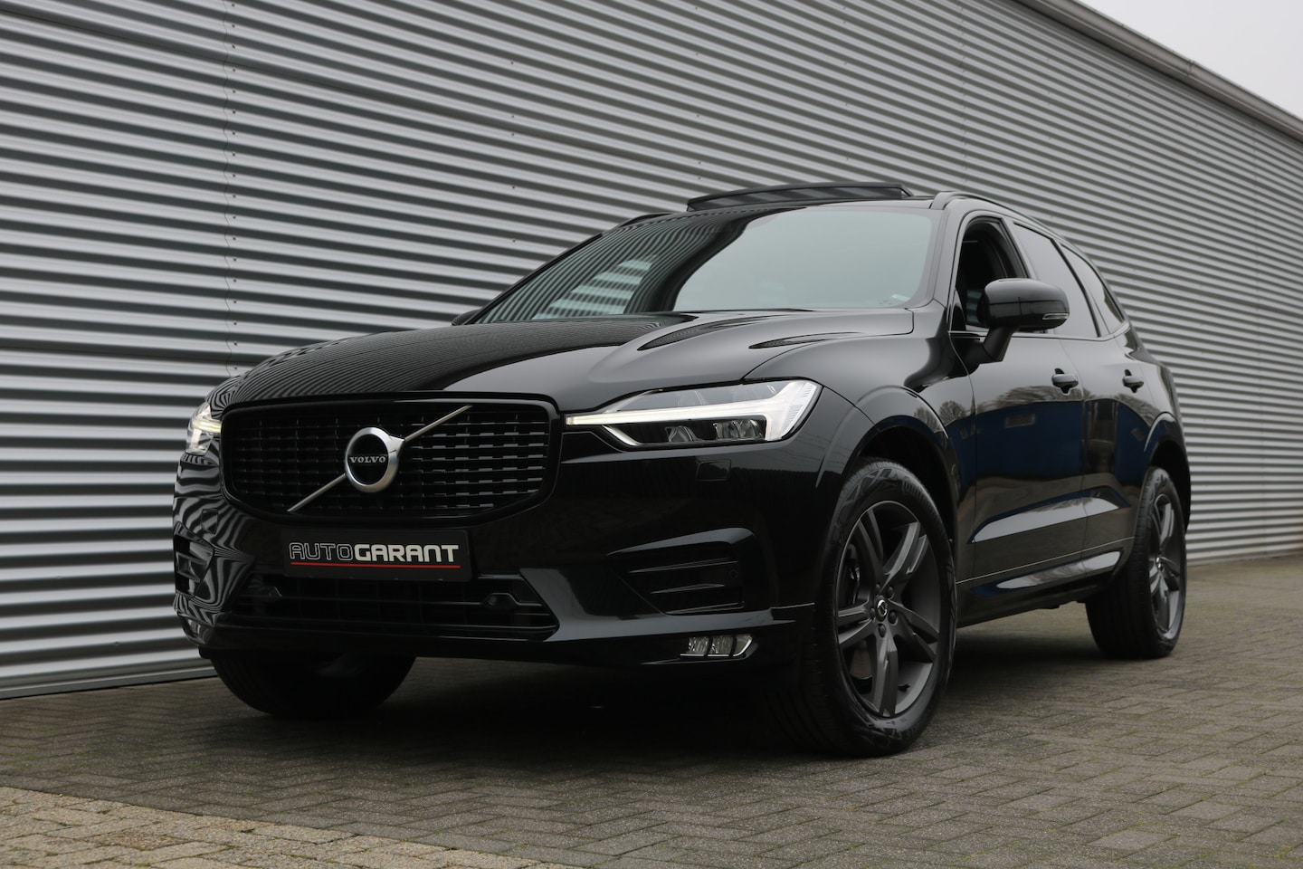 Volvo XC60 - 2.0 T5 R-Design 2.0 T5 R-Design (Panoramadak Sportleder/Memory Carplay ACC Navi/Camera Blis Keyless Standk - AutoWereld.nl