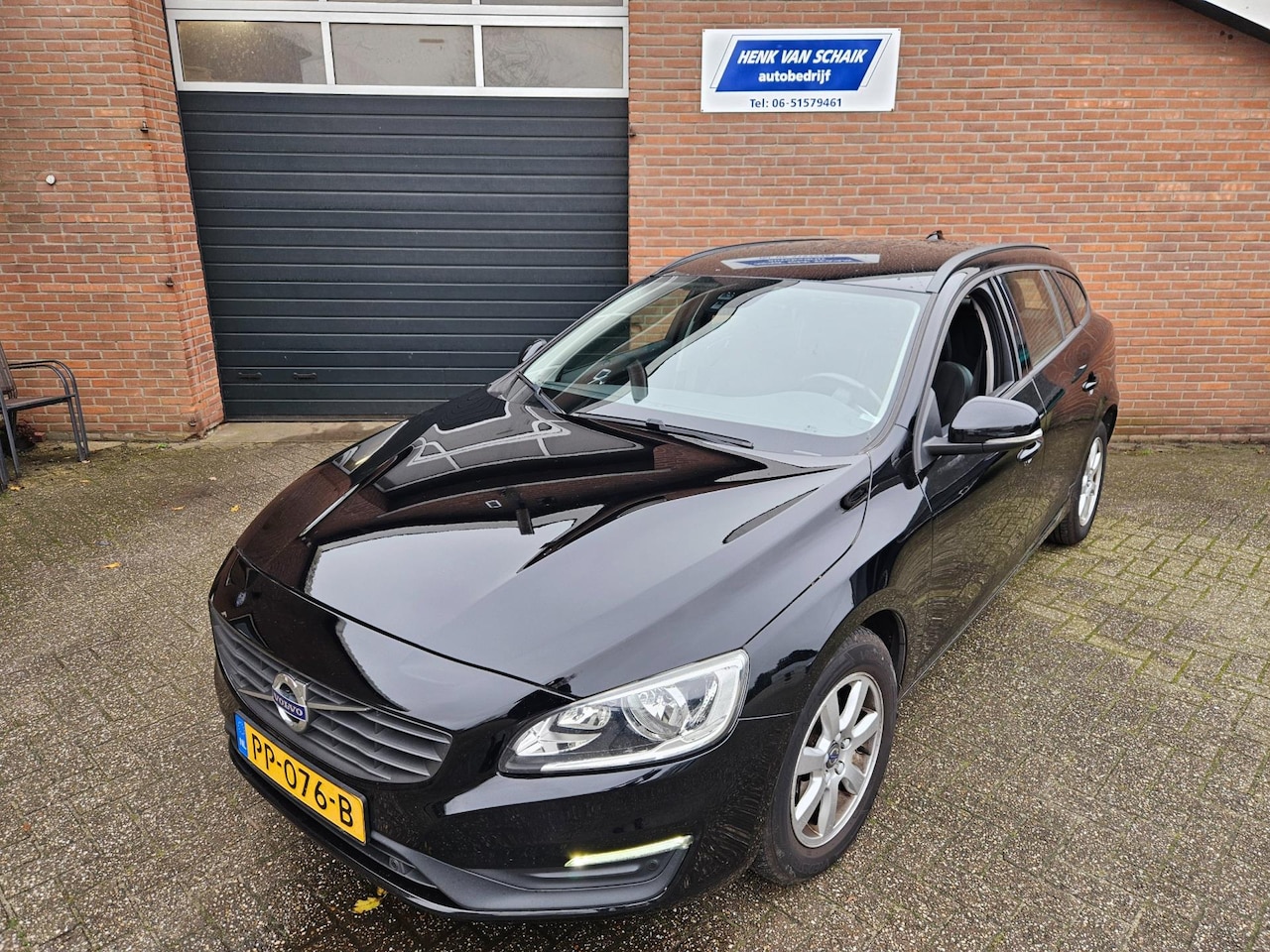 Volvo V60 - 2.0 D2 Momentum 2016 / Stoelverwarming - AutoWereld.nl
