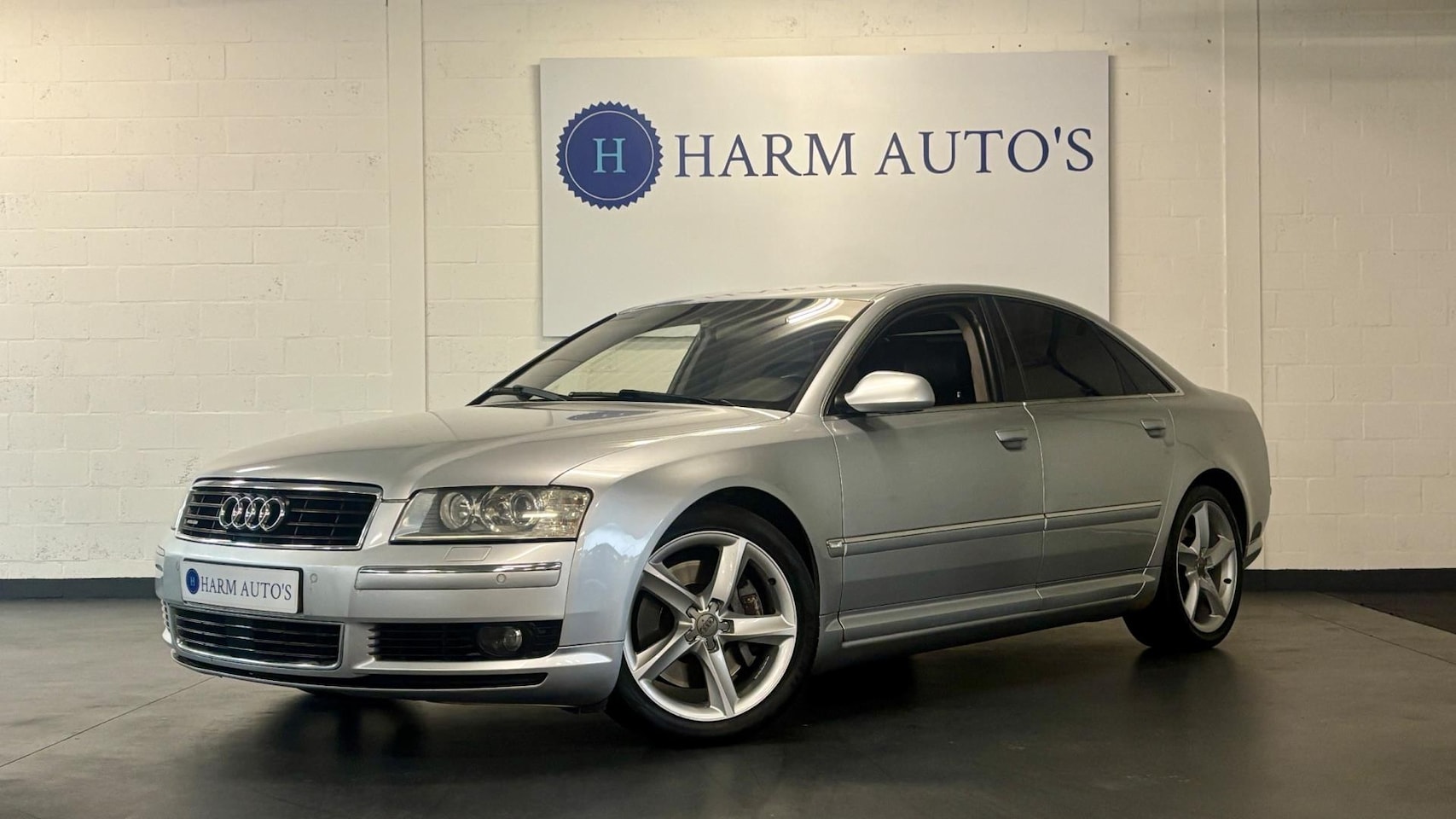 Audi A8 - 4.2 quattro Pro Line 335pk Automaat / Navi / Trekhaak / Volleer / PDC - AutoWereld.nl