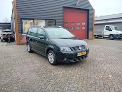 Volkswagen Touran - 2.0-16V FSI Trendline