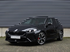 BMW 1-serie - 120 | M Sportpakket Pro | Panodak | Trekhaak | Comfort Access | Stoelverwarming | Achterui