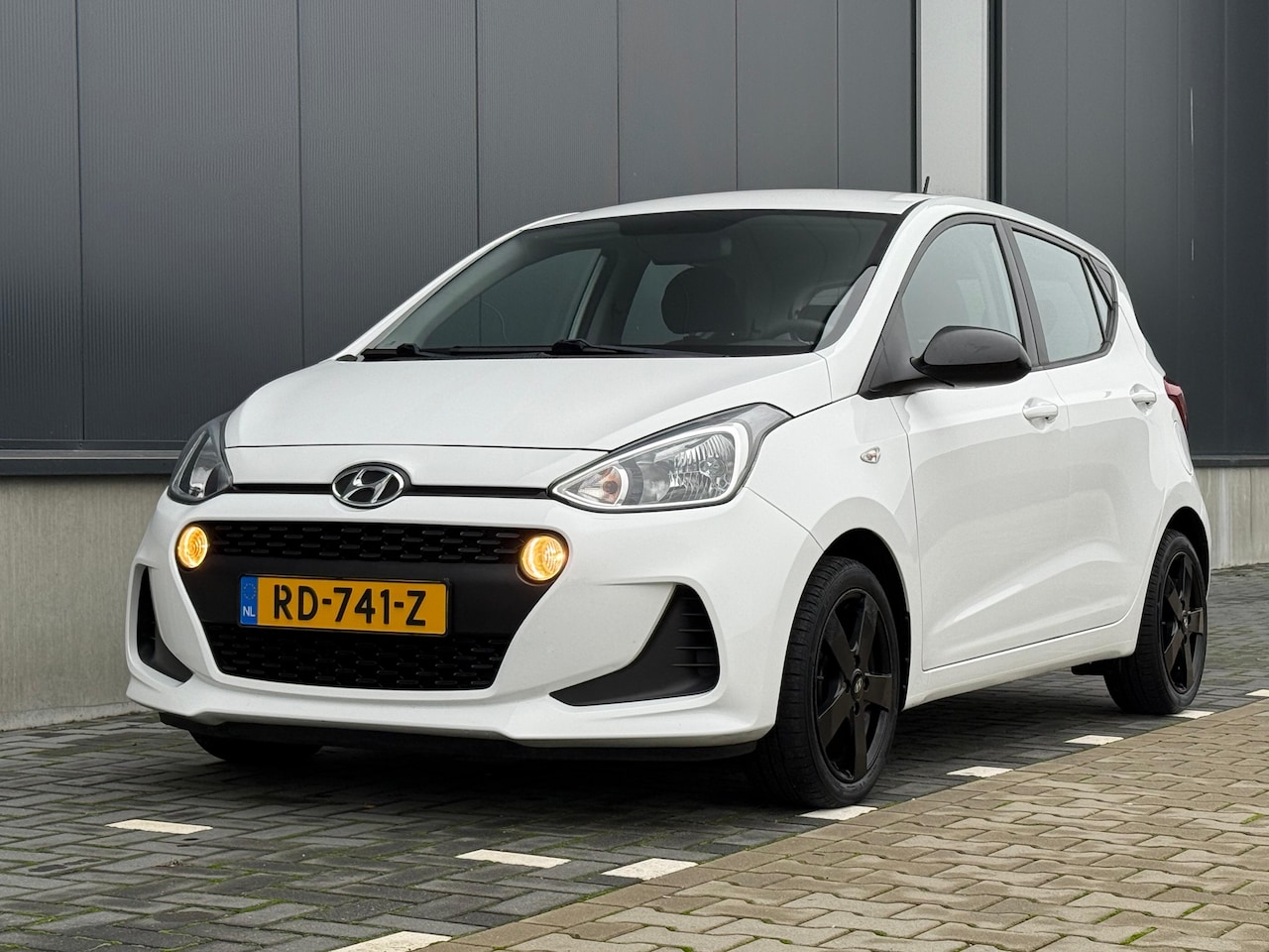 Hyundai i10 - 1.0i Comfort 66pk 2018 NAVI Carplay Cruise Control - AutoWereld.nl