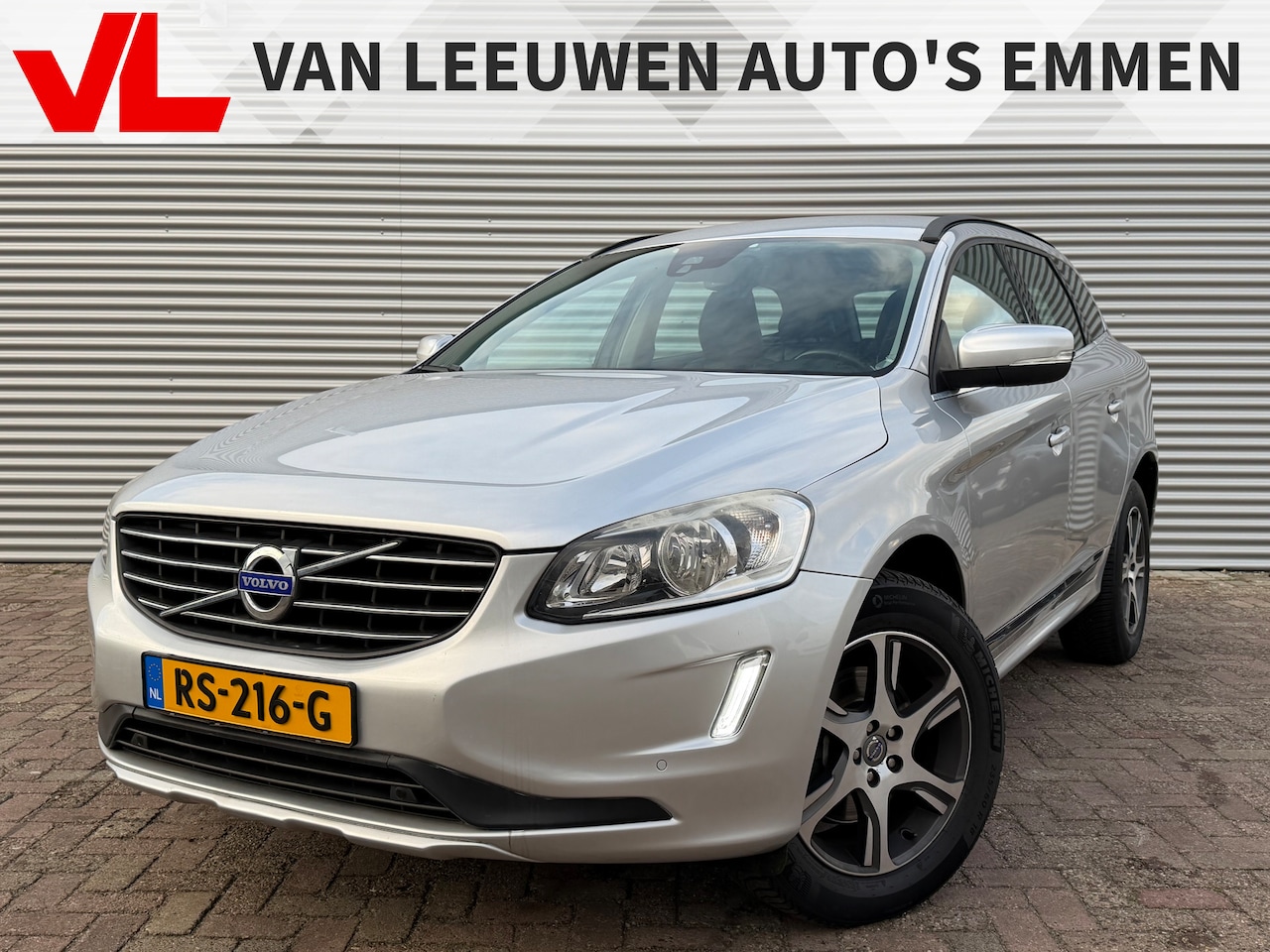 Volvo XC60 - 2.0 D4 FWD R-Design | Cruise control | Navigatie | Trekhaak - AutoWereld.nl