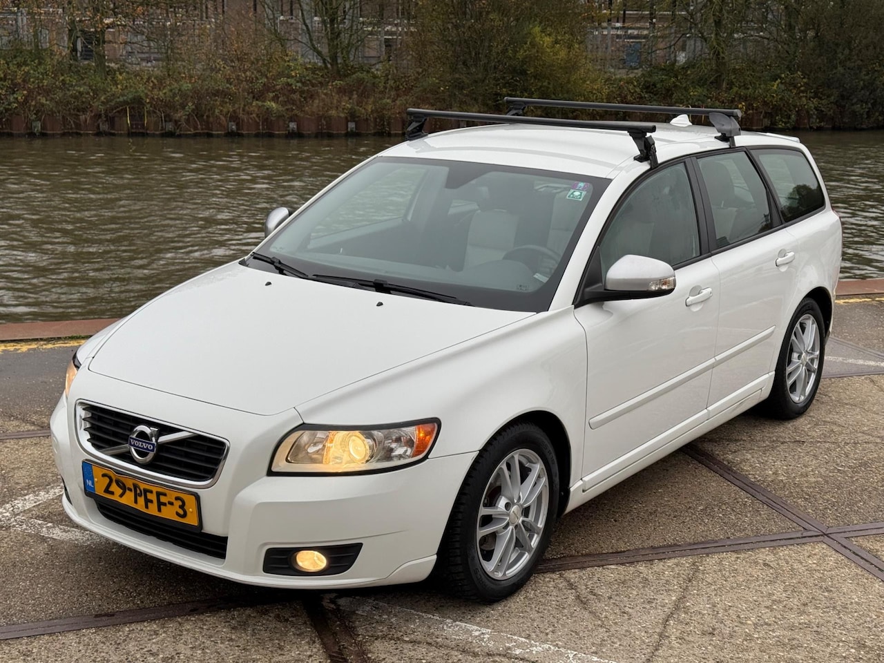 Volvo V50 - 1.6D S/S R-Design 2011 Climate/LEER/LMV/PDC/NAP! - AutoWereld.nl