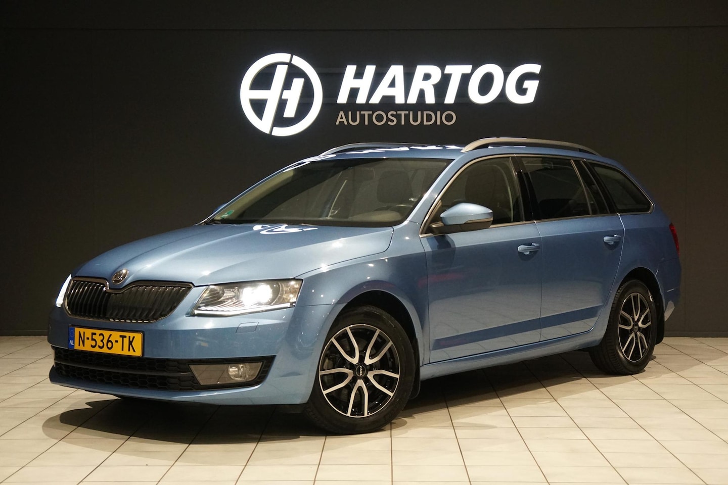 Skoda Octavia Combi - 1.8 TSI Ambition Business 4X4 + XENON / STOELVERWARMING / SENSOREN - AutoWereld.nl