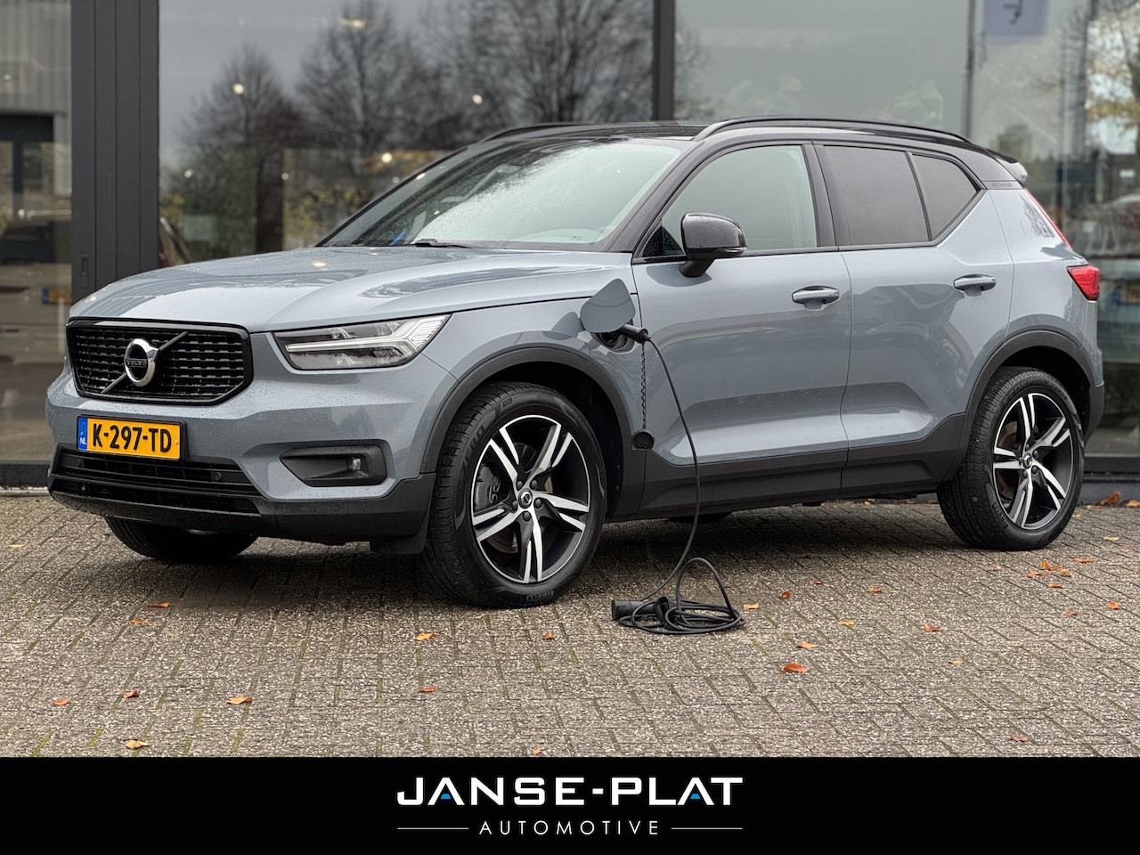 Volvo XC40 - 1.5 T5 Recharge R-Design Pano | Trekhaak | Pilot Ass. | - AutoWereld.nl