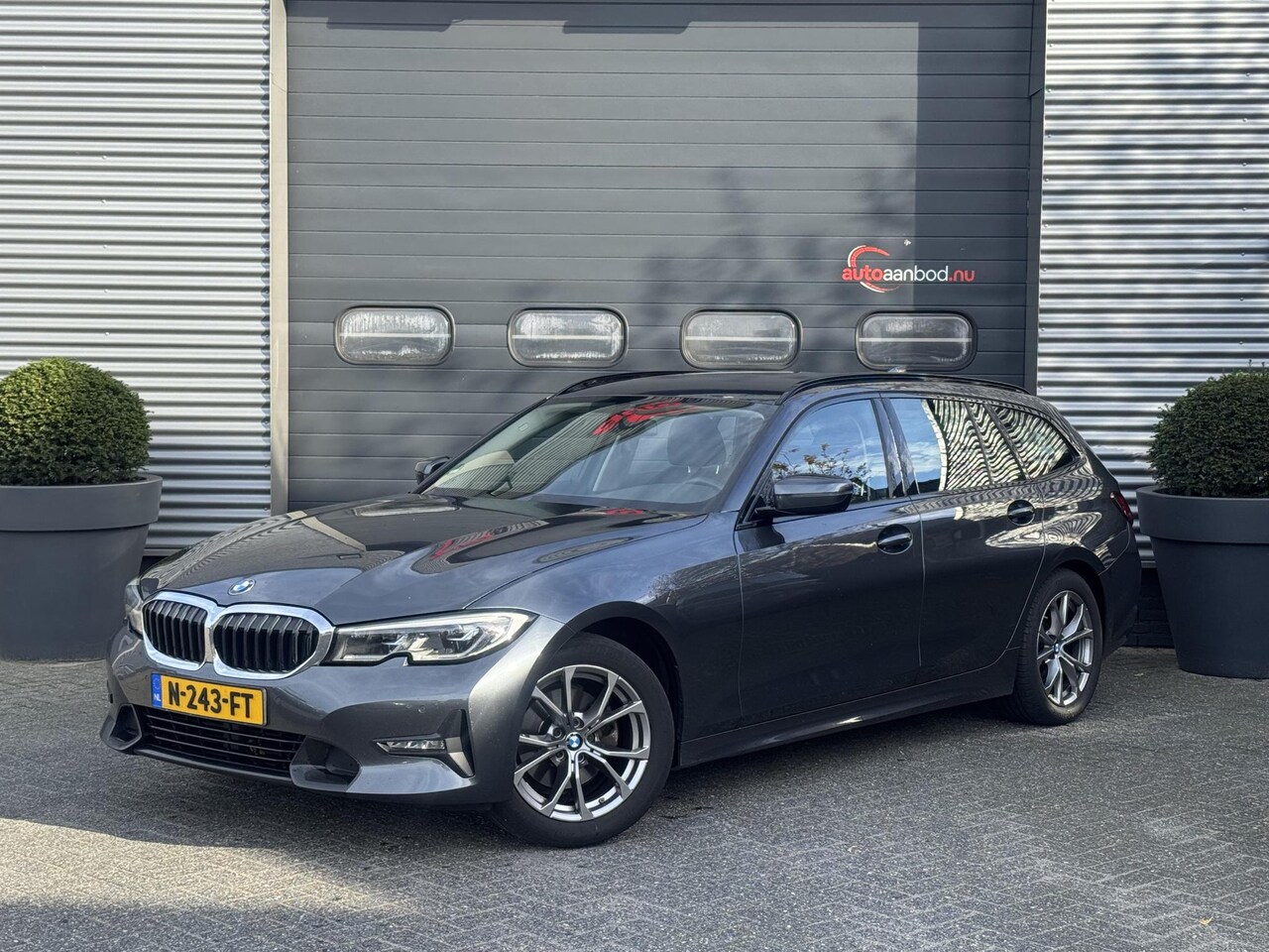BMW 3-serie Touring - 320d Business Edition Plus | Navigatie | Lederen Bekleding | M-Sport Stuur | DAB | - AutoWereld.nl