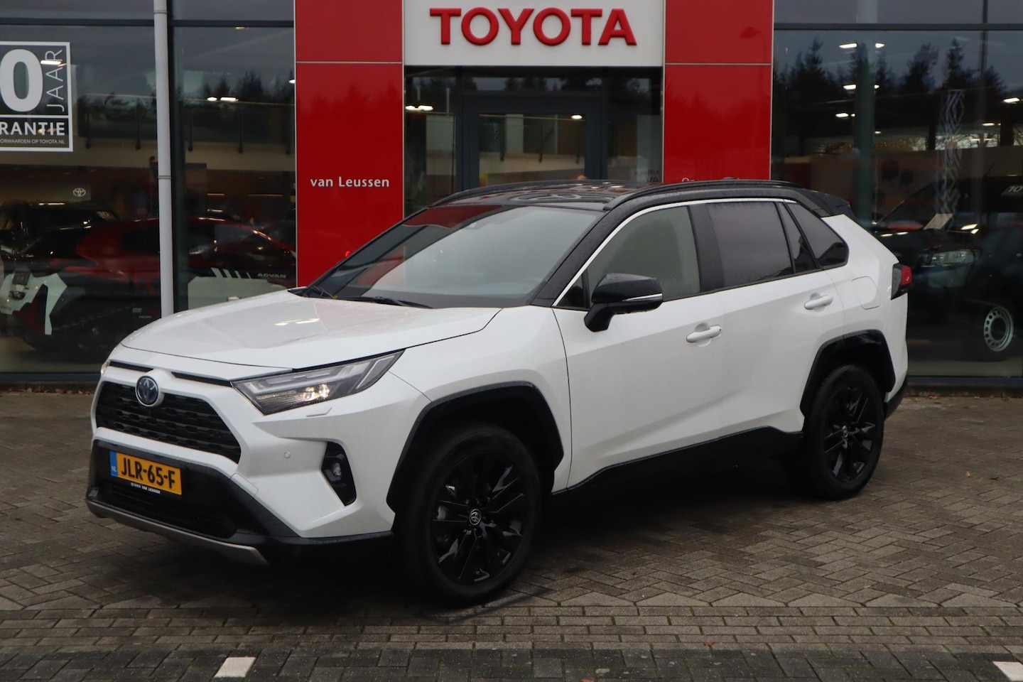 Toyota RAV4 - 2.5 HYBRID STYLE APPLE/ANDROID LEDER STOEL/STUUR/VOORRUITVERWARM. JBL 360GR-CAM ELEK. ACHT - AutoWereld.nl
